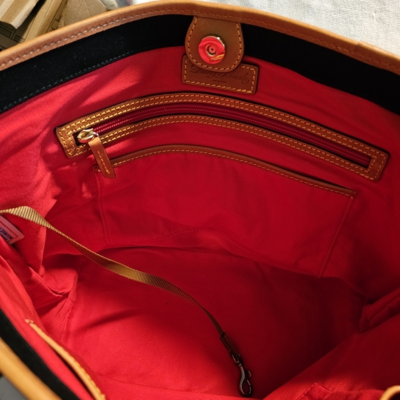 Dooney & Bourke Tote Cabriolet Strap Handle Large Cindy, Black/Tan, NEW SOLD OUT - Picture 7 of 11